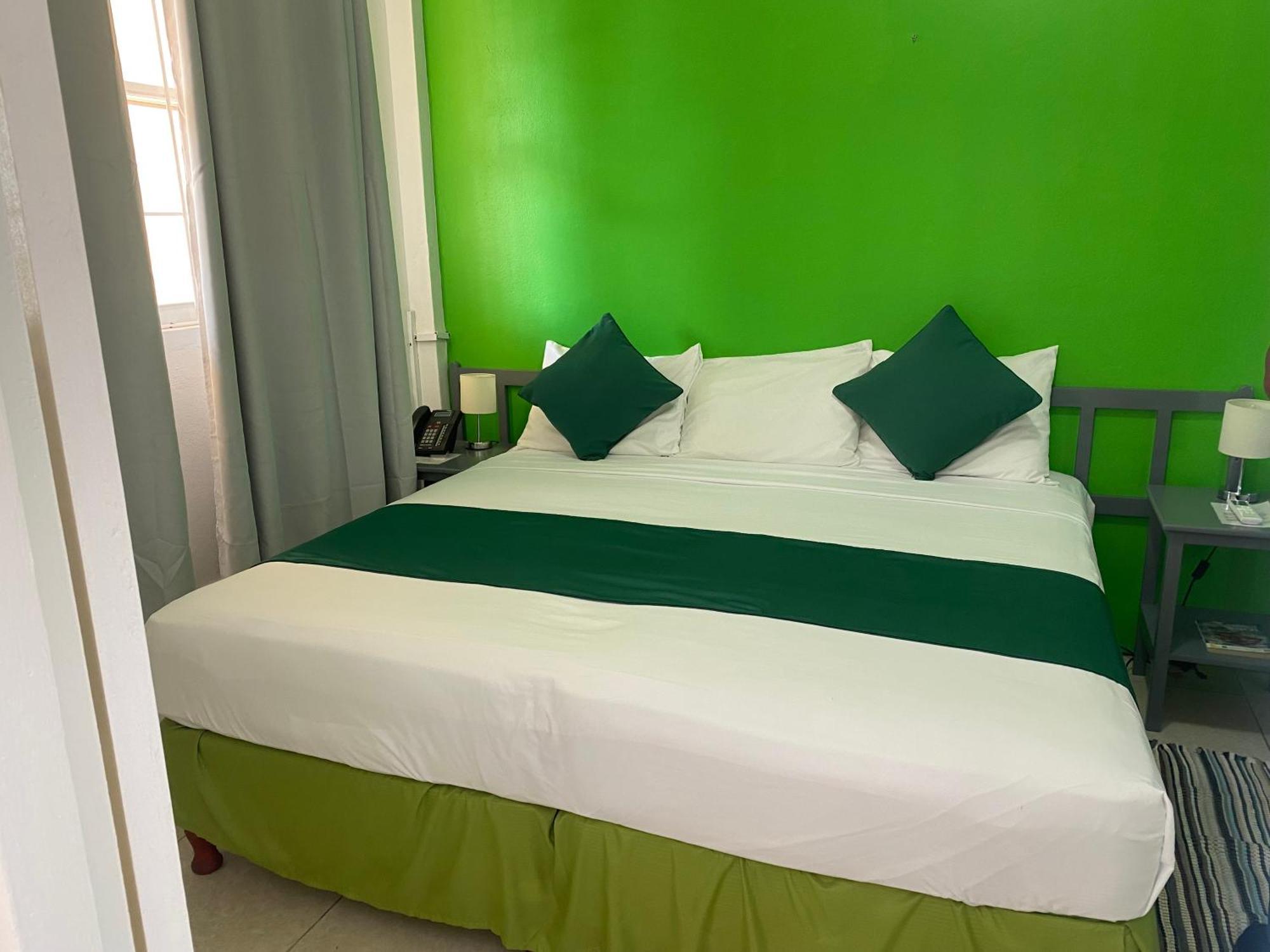 Melrose Beach Apartments Inc بريدج تاون الغرفة الصورة