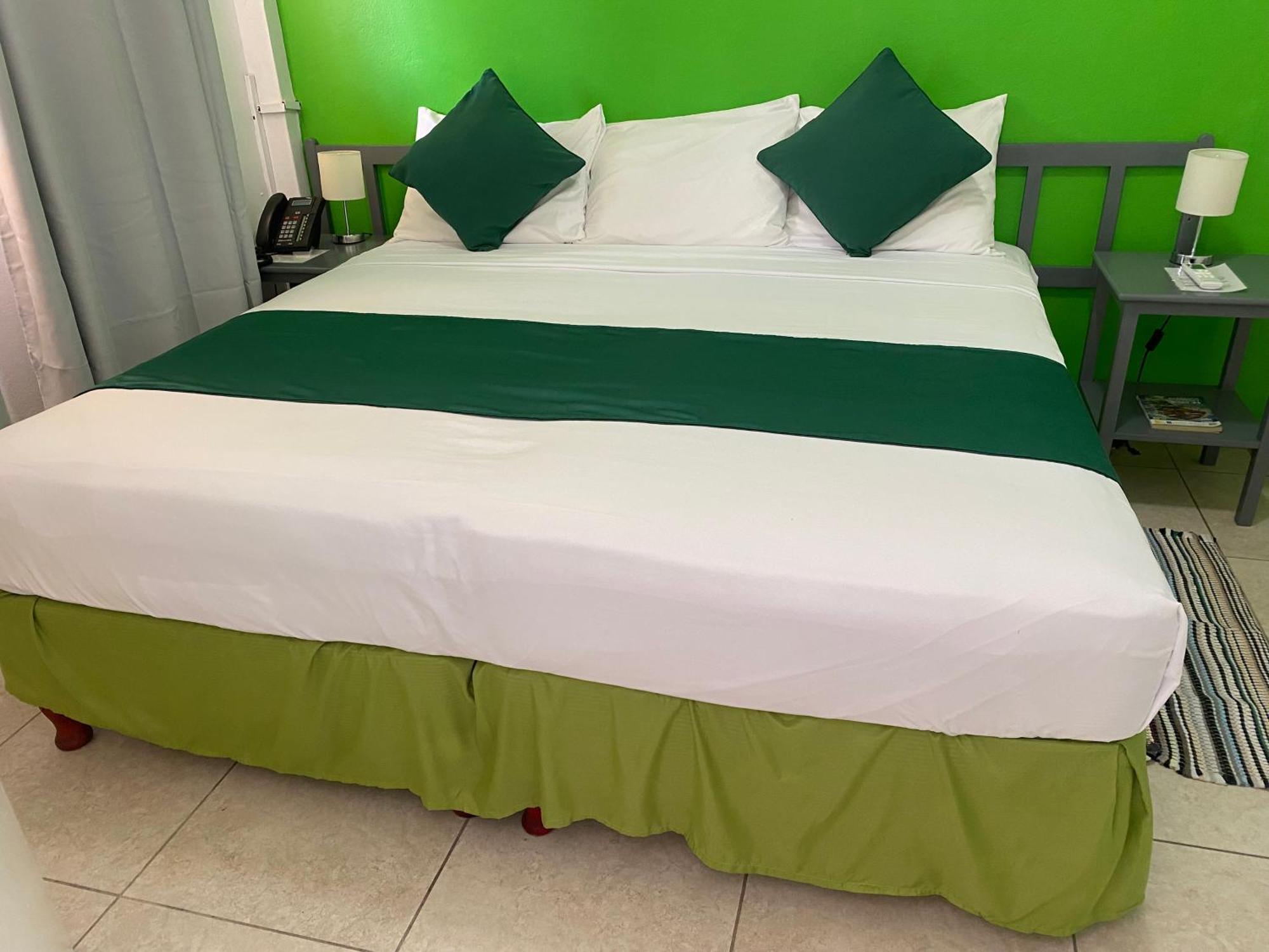 Melrose Beach Apartments Inc بريدج تاون الغرفة الصورة