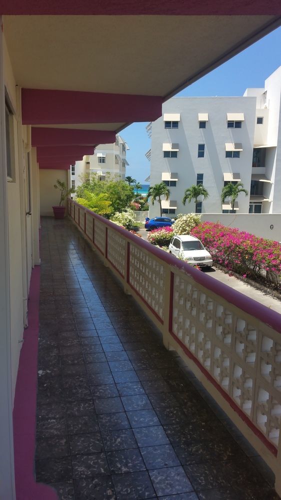 Melrose Beach Apartments Inc بريدج تاون المظهر الخارجي الصورة